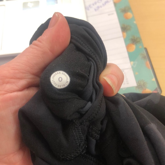 EUC- Lululemon shorts size 0 - Picture 3 of 6